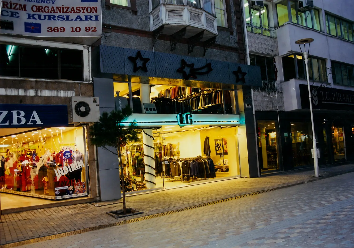 Guzini Deri Mağaza Cephe ve İç Mekân Uygulaması